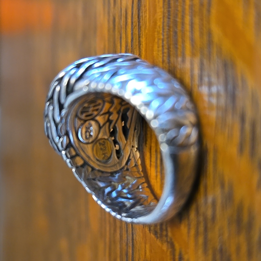 VINTAGE JOHN HARDY 22 KT YELLOW GOLD & 925 SILVER PALU HAMMERED COCKTAIL RING - Picture 9 of 16